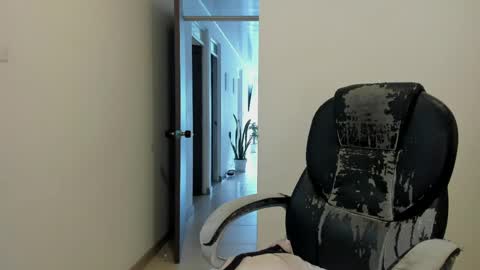 _miss_coco_ online show from April 24, 1:47 pm