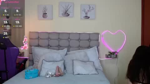 _naomi_s online show from June 22, 1:19 pm