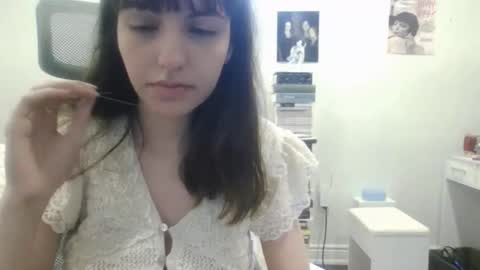 _naomixx_ online show from May 6, 4:22 pm