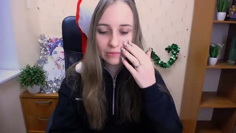 Snapshot of _nicole_new chatting on December 7, 12:24 pm Nica online show from December 7, 12:24 pm