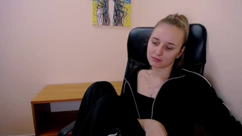 Snapshot of _nicole_new chatting on September 21, 11:42 am Nica online show from September 21, 11:42 am