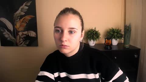 Snapshot of _nicole_new chatting on October 30, 9:22 am Nica online show from October 30, 9:22 am