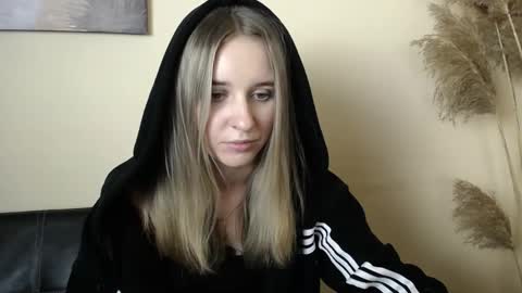 Nica online show from November 15, 1:45 pm