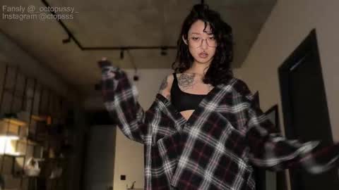 Mikayla online show from March 7, 5:25 am