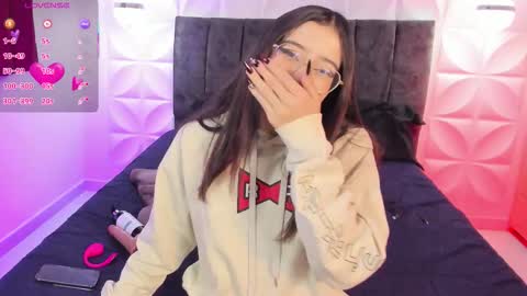 Pau online show from December 18, 12:43 pm