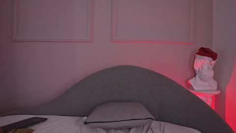 _paulah2 online show from December 22, 8:45 pm