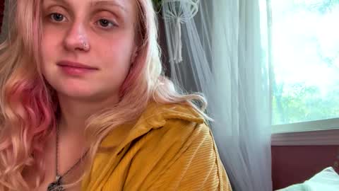 _peaceoutgirlscout_ online show from October 4, 8:02 pm