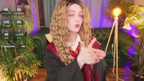 Maisie online show from October 31, 10:58 pm