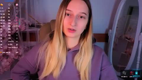Snapshot of _ri_na_ chatting on October 12, 5:43 am I am Rina online show from October 12, 5:43 am