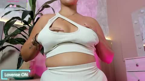 _samantagomez online show from March 18, 9:31 pm