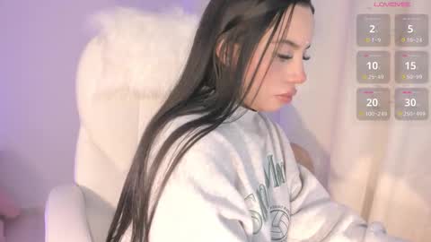 Snapshot of _sofiaa__ chatting on October 23, 4:24 pm online show from October 23, 4:24 pm