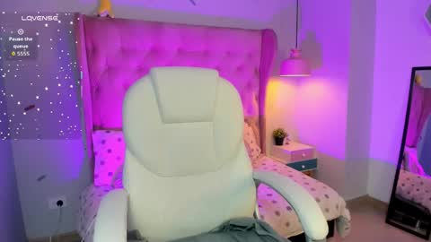 Sophie  online show from November 18, 7:04 pm