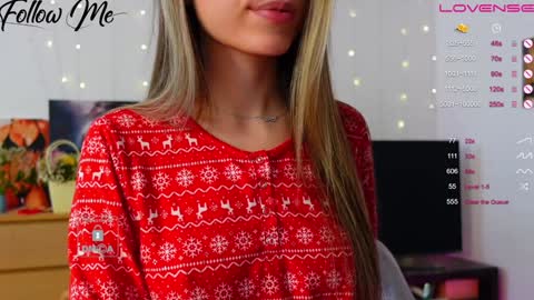 Snapshot of _sweetcams_ chatting on December 18, 8:31 am Dasha online show from December 18, 8:31 am