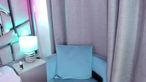 _valeria_saenz_ online show from July 8, 4:36 am