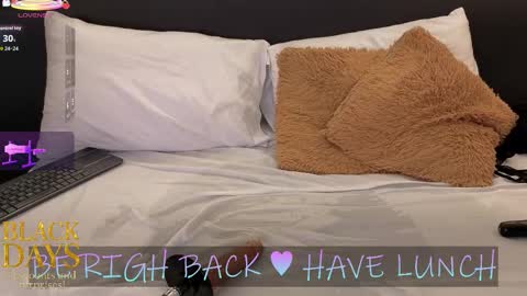 Victoria online show from November 26, 7:15 pm