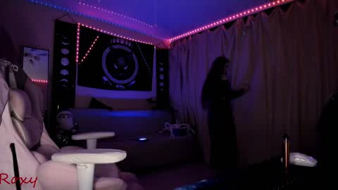 Roxy online show from May 5, 1:52 am