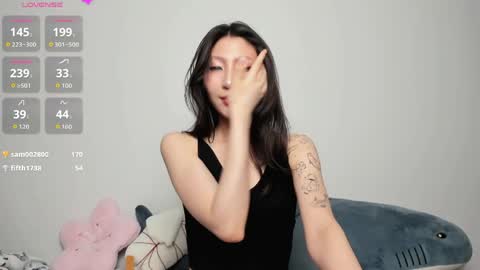 Mia online show from April 28, 10:35 pm