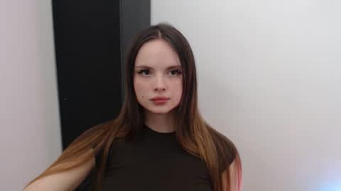 a_ariella_ online show from September 17, 1:09 pm