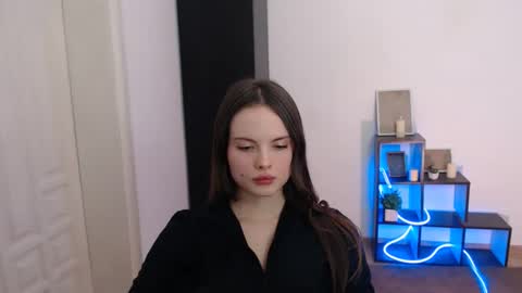 a_ariella_ online show from January 10, 3:17 pm