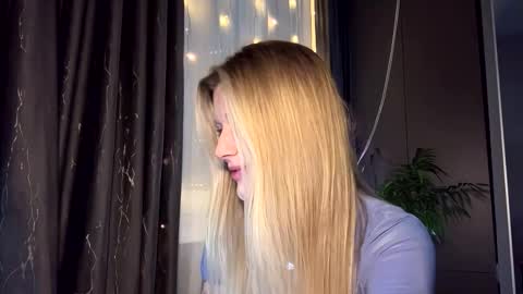 Abbi online show from December 1, 3:26 pm