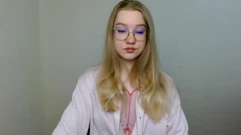 Abby Lovense is active online show from April 28, 10:19 am