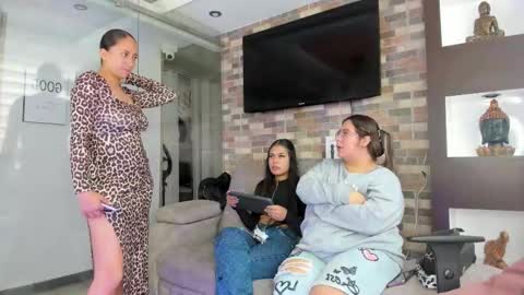 abella_as_ online show from February 16, 1:44 pm