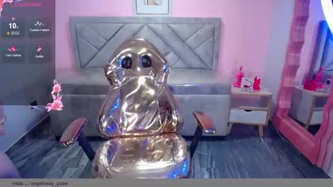 abril_ch_ online show from November 28, 11:46 am