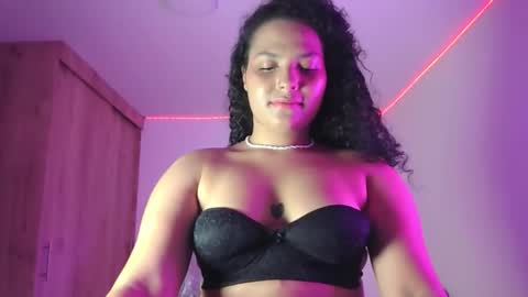 Snapshot of abril_ricci chatting on September 27, 8:43 am Abril online show from September 27, 8:43 am