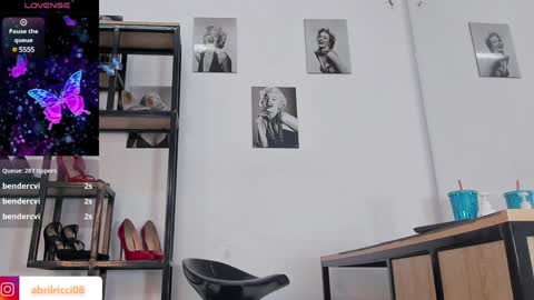 Snapshot of abril_ricci chatting on December 29, 2:31 pm Abril online show from December 29, 2:31 pm