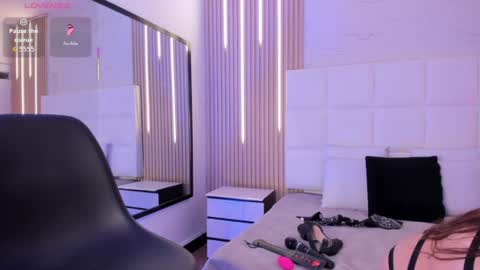abril_snow online show from July 17, 8:12 pm