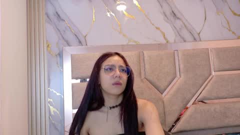 abrilmirren online show from May 1, 11:13 am
