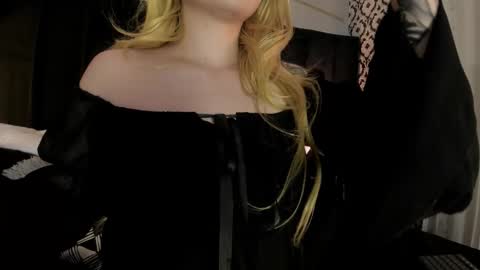 Ade  online show from November 22, 8:33 pm