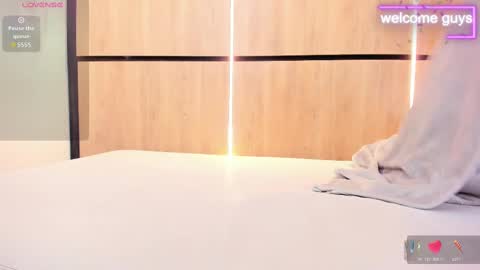 adela chase online show from October 7, 3:00 am