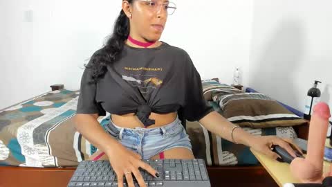 adelaandsharick online show from October 16, 9:39 pm
