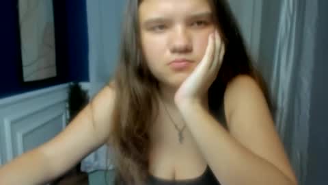 adelecruzz online show from June 6, 11:49 am