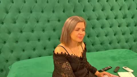 AdeleRavelle online show from August 4, 5:02 am