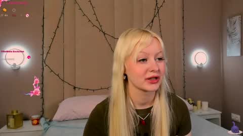 adelesilvy online show from May 1, 1:53 am