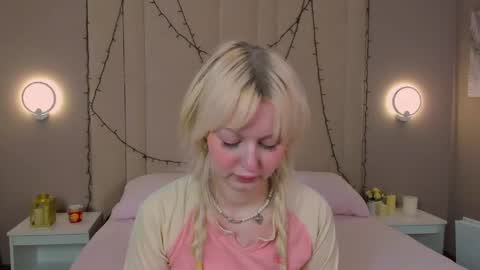 adelesilvy online show from June 8, 1:39 am