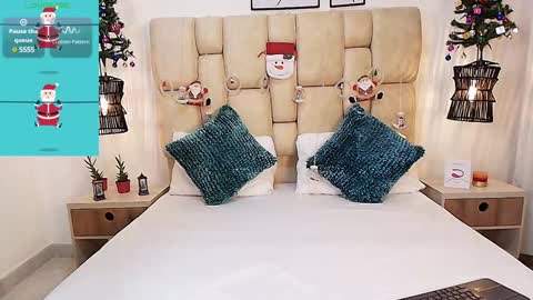 Snapshot of adharasmithh chatting on December 29, 1:34 am AdharaSmithh online show from December 29, 1:34 am