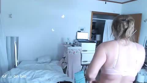 adorable22 online show from July 8, 2:08 pm