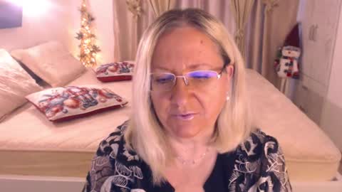 Snapshot of adrena_ chatting on December 21, 12:27 pm Cryna online show from December 21, 12:27 pm