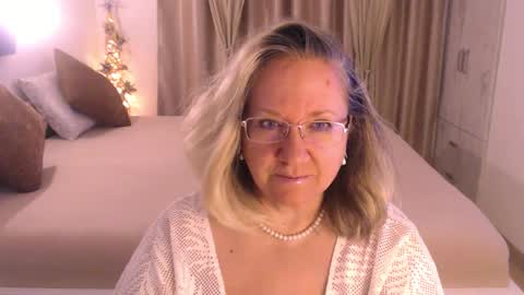 Snapshot of adrena_ chatting on January 27, 4:52 am Cryna online show from January 27, 4:52 am