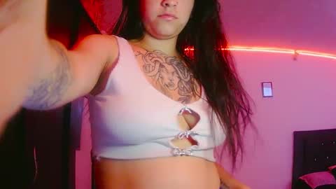 Snapshot of adri_gomez1 chatting on October 15, 6:27 am online show from October 15, 6:27 am