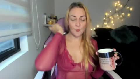 Adriana Paredes  online show from July 14, 12:10 pm