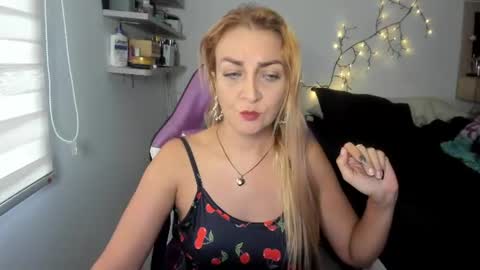 Adriana Paredes  online show from July 27, 1:08 pm