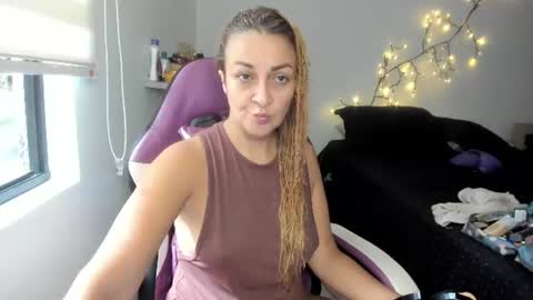 Adriana Paredes  online show from July 13, 1:34 pm