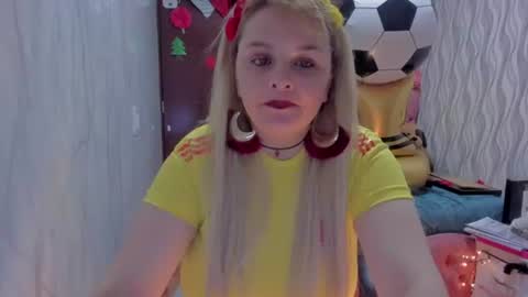 adriiana_fox_ online show from June 11, 4:04 pm