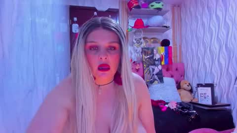 adriiana_fox_ online show from February 18, 7:24 pm