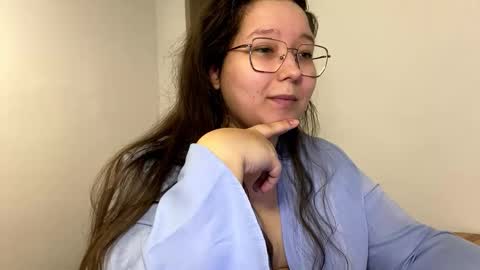 aemilialust online show from January 18, 7:10 pm