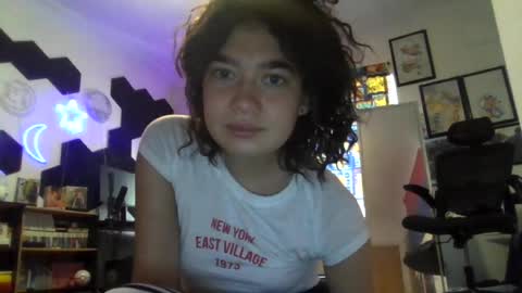 affie_ online show from June 17, 7:15 pm